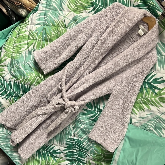 BAREFOOT DREAMS ROBE
CozyChic size 1 - Picture 8 of 10